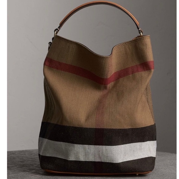 Burberry Handbags - Burberry Medium Ashby Saddle Bag